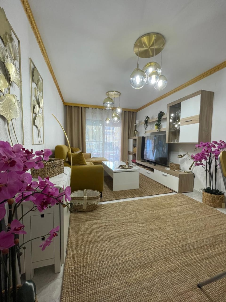 Communal lounge/ TV room, TV and multimedia, Seating area