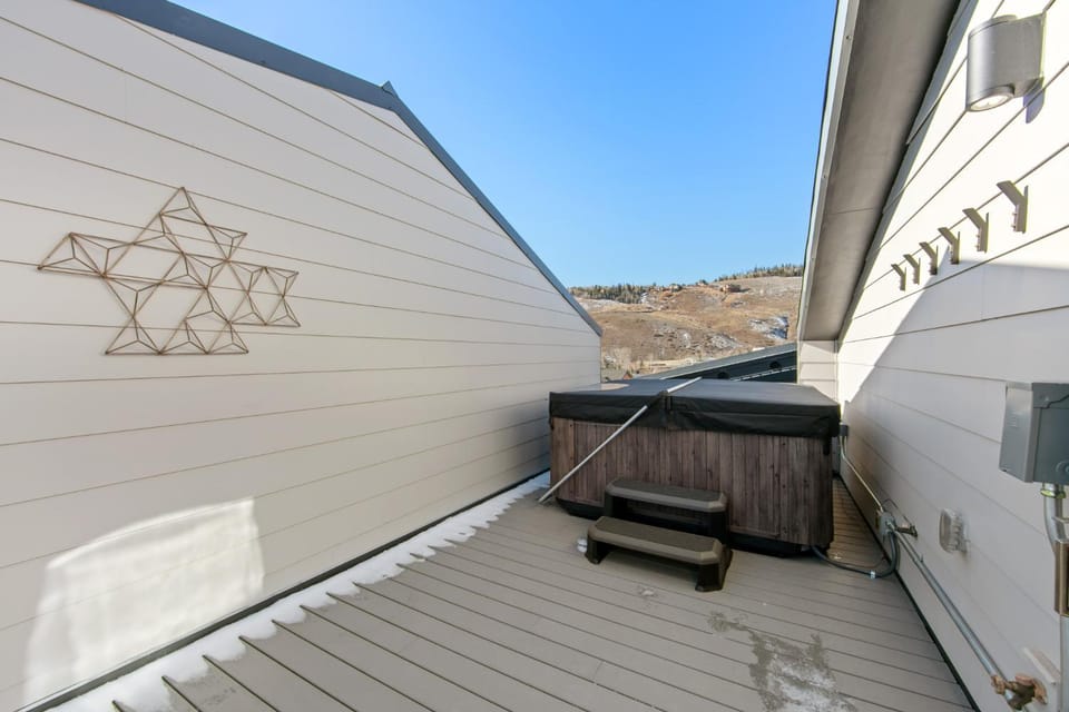 4th St Cross #320D: 2 350 Apartment in Silverthorne