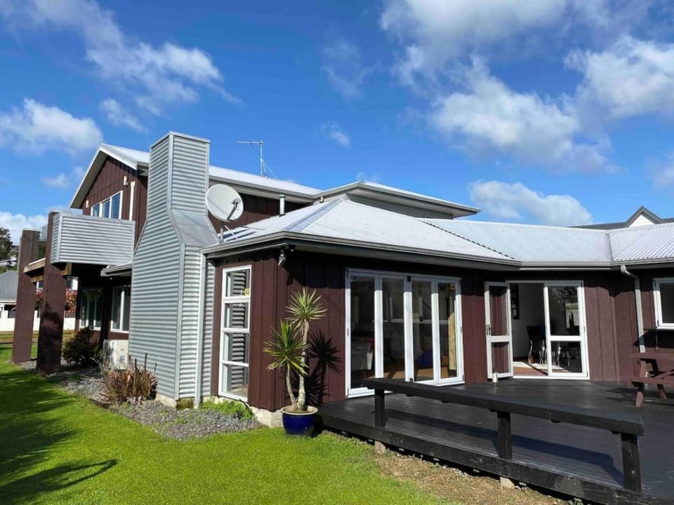 Zodiac Bay Lake Retreat Rotorua House in Rotorua