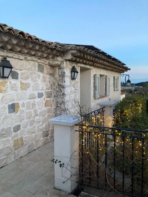 Agréable chambre d'hôtes avec vue sur les collines Apartment in Saint Paul de Vence