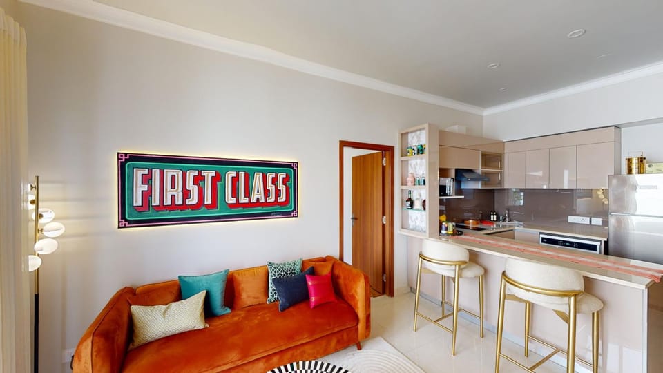 Kitchen or kitchenette, Living room, Seating area, Dining area, stove