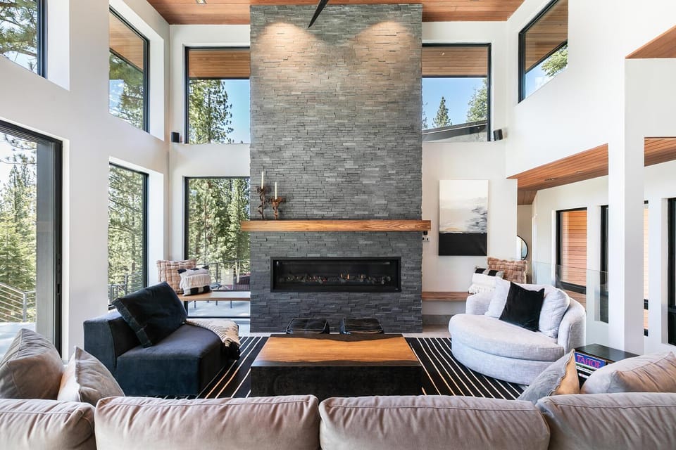 Elegance at Schaffer's Mill - Luxury 4 BR, Private Hot Tub, Pet Friendly! House in Sierra Nevada