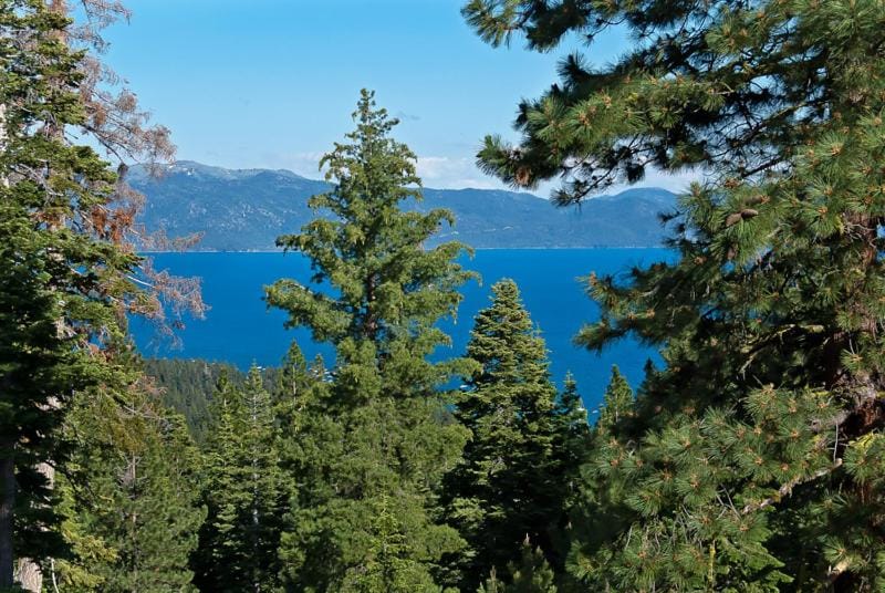 Kings Way Lake View by Tahoe Getaways - Spacious 4 BR w Private Hot Tub, Pool Table! House in Tahoe Vista