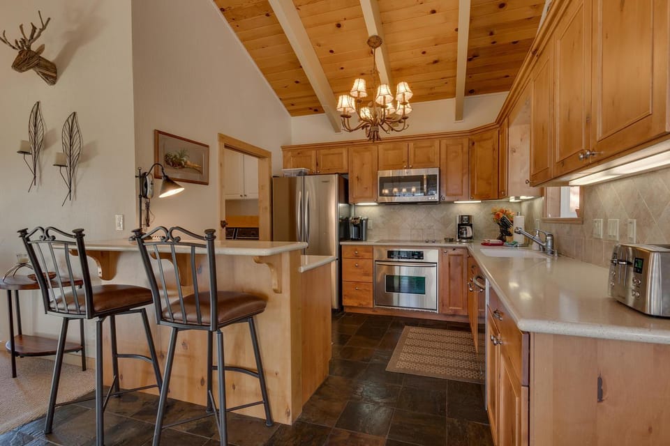 Lake Haven at Dollar Point - Spacious 4 BR w Lake Views, Sauna, Near Ski Resorts! House in Dollar Point