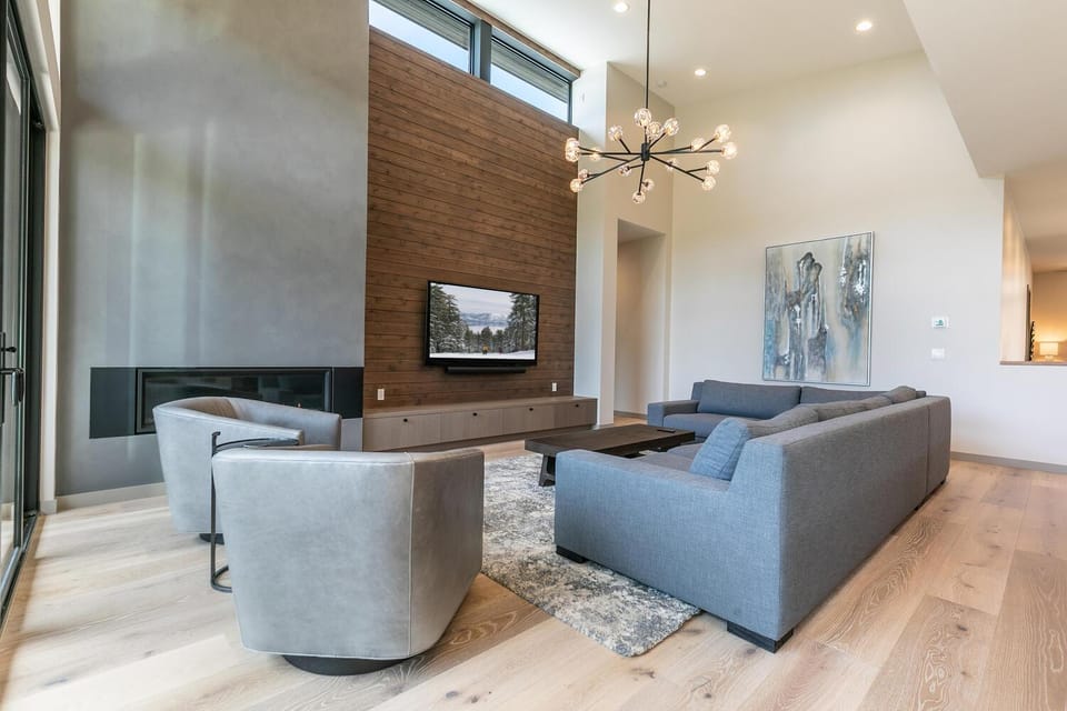 Larkspur Luxe at Northstar- 4 BR with Pool, Gym, Access - Walk to Village, Private Hot Tub House in Northstar Drive