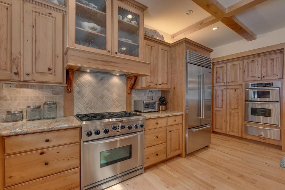 Majestic Woods at Tahoe Donner - High End Craftsman w Game Room, Hot Tub, Amenity Access House in Truckee