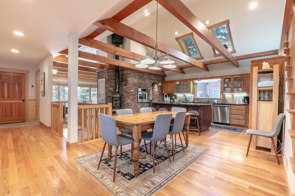 Lupine Lodge at Tahoe Park on the West Shore - Hot Tub, Beach Access, Near Ski Resorts! House in Tahoe City