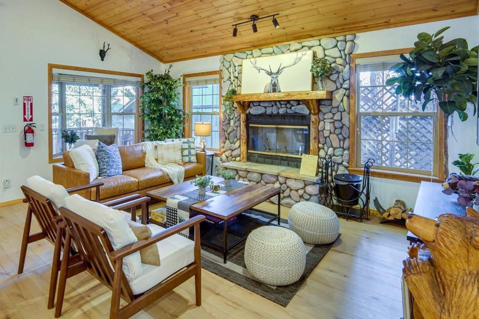Big Bear Lake Retreat w/ Game Room: 1 Mi to Slopes House in Big Bear