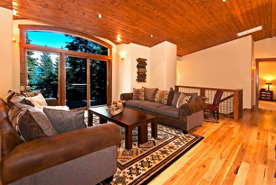 Rooney Ridge - Luxury 2600 Sq Ft, Cozy Fireplace, Family Room, Ping Pong Table! House in Lake Tahoe