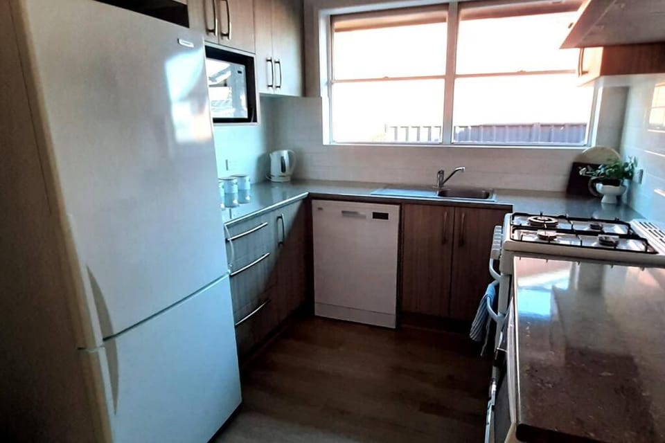 Spacious Unit in Convenient Location House in Yarrawonga