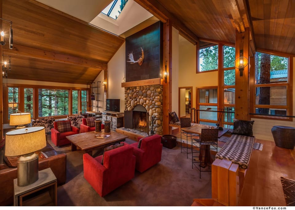 Skidder - Luxury 3500 sqft - Northstar 4BR w Game Room, Sauna, & HOA Amenities House in Sierra Nevada
