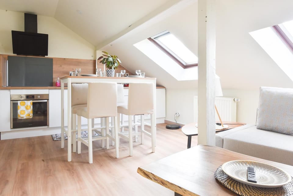 Kitchen or kitchenette, Seating area, Dining area
