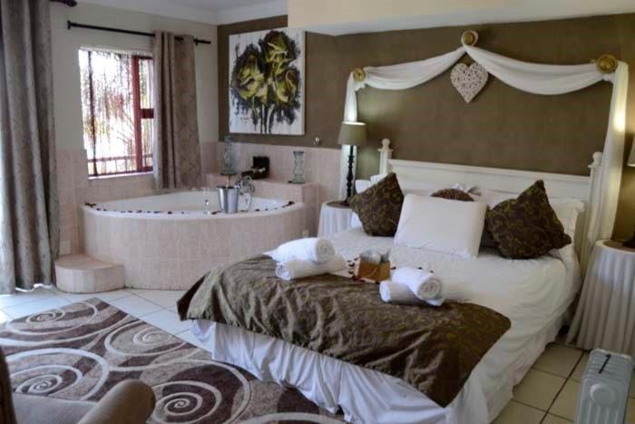 Hot Tub, Photo of the whole room, Bedroom, Bath, towels