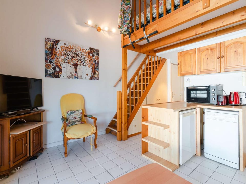 Pavillon climatisé 2 chambres et mezzanine avec Wifi à Gruissan - FR-1-409-205 Villa in Gruissan