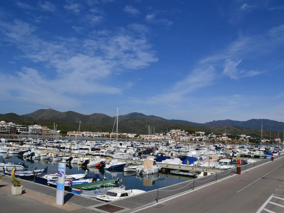 Apartamento Excelente en Primera Línea de Mar en Sant Carles, Llançà - ES-170-73 Apartment in Alt Empordà