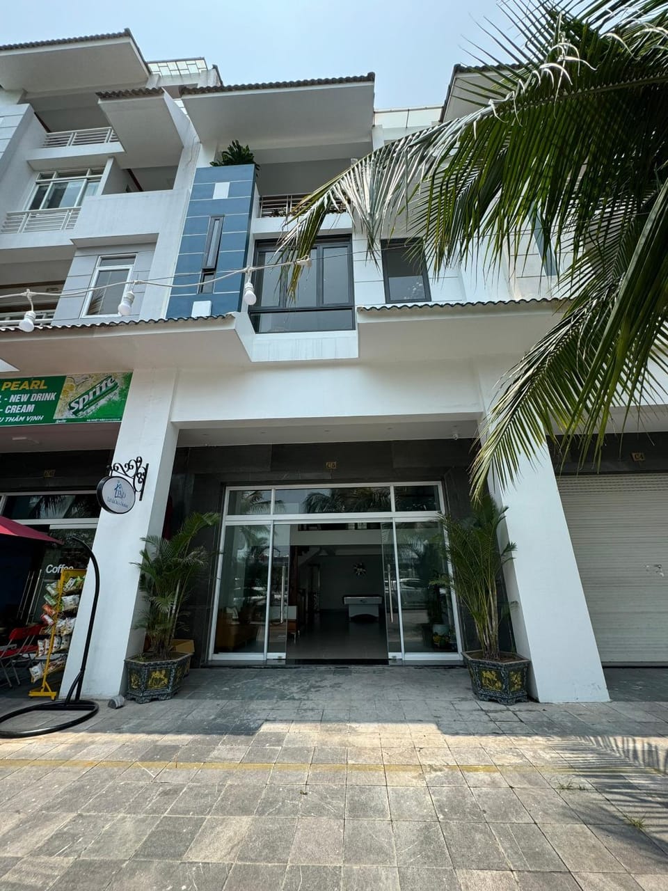 Property building, Neighbourhood
