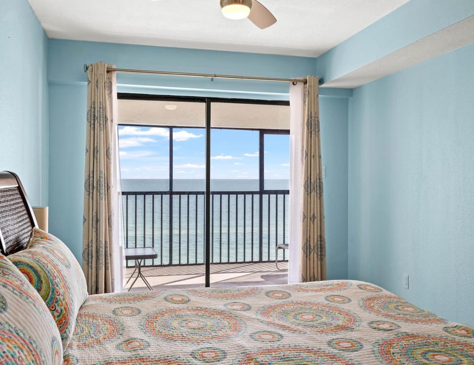 Bed, View (from property/room), Balcony/Terrace, Bedroom, Sea view