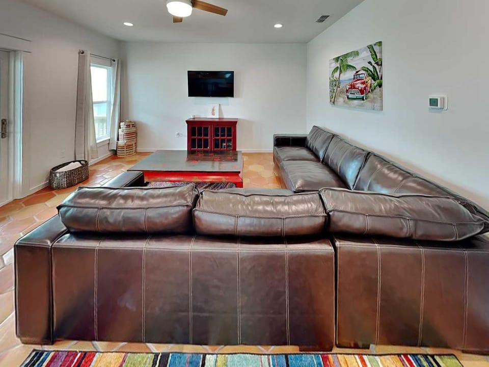 TV and multimedia, Living room, Seating area, furniture
