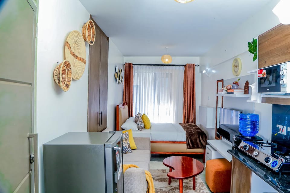 TV and multimedia, Kitchen or kitchenette, Living room, Seating area, Dining area