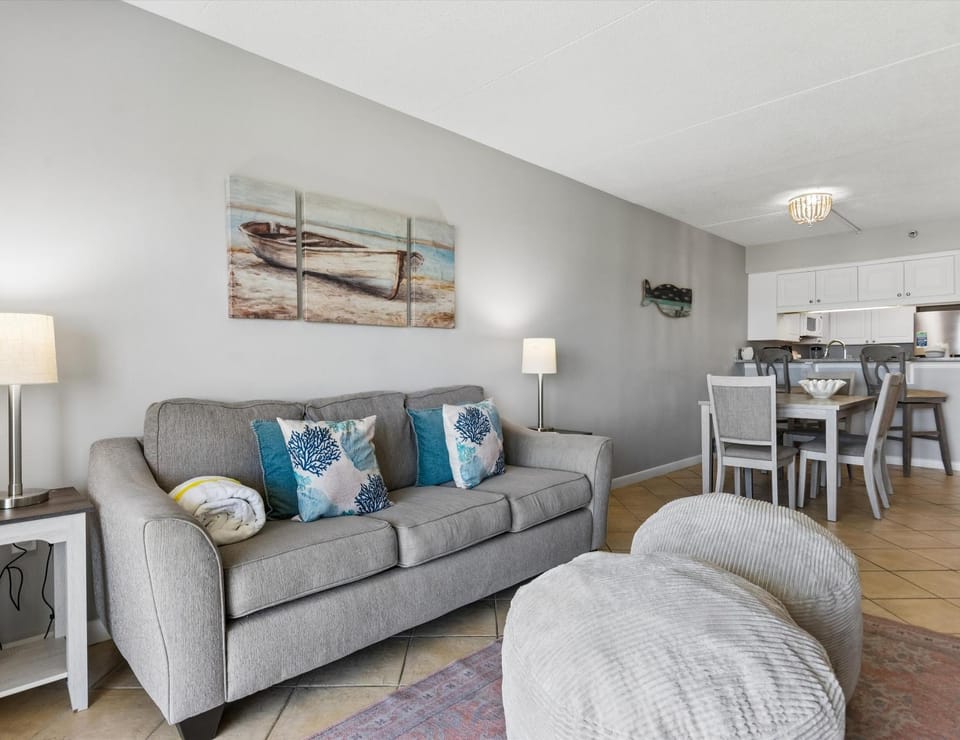 Kitchen or kitchenette, Living room, Seating area, Dining area, furniture