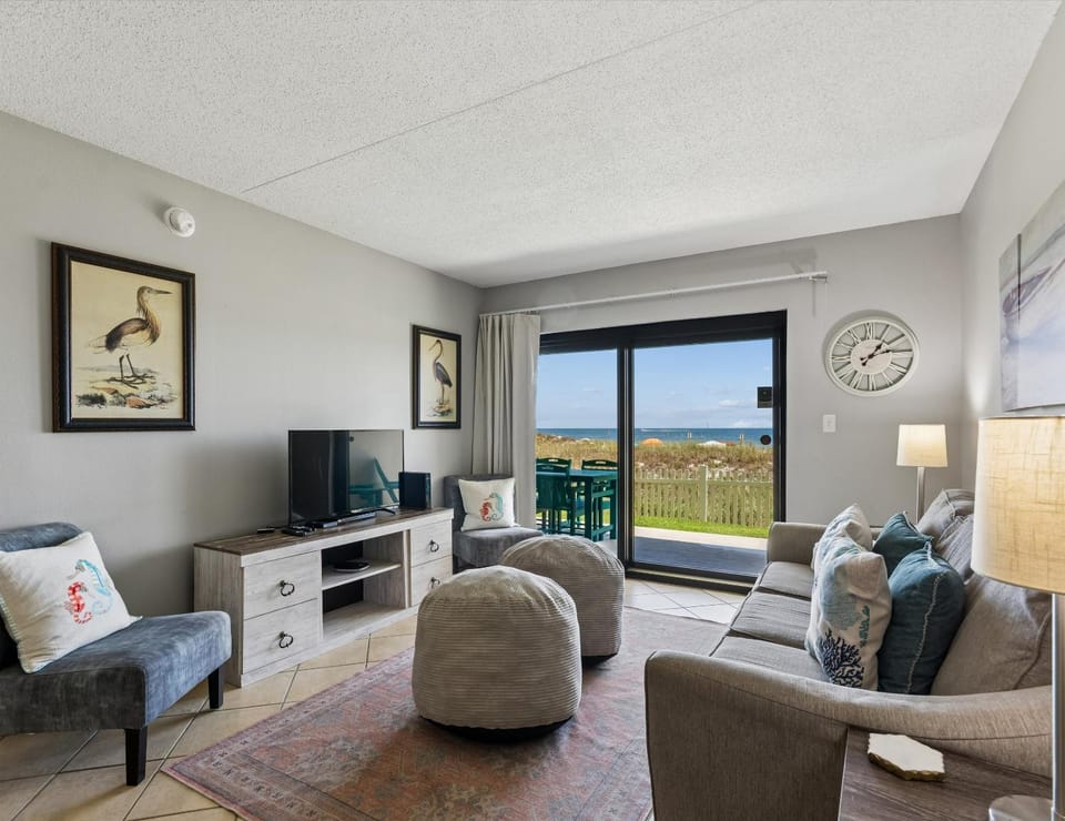 TV and multimedia, Living room, Seating area, Sea view
