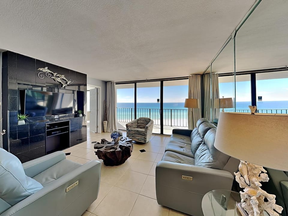 TV and multimedia, Balcony/Terrace, Living room, Seating area, Sea view, furniture