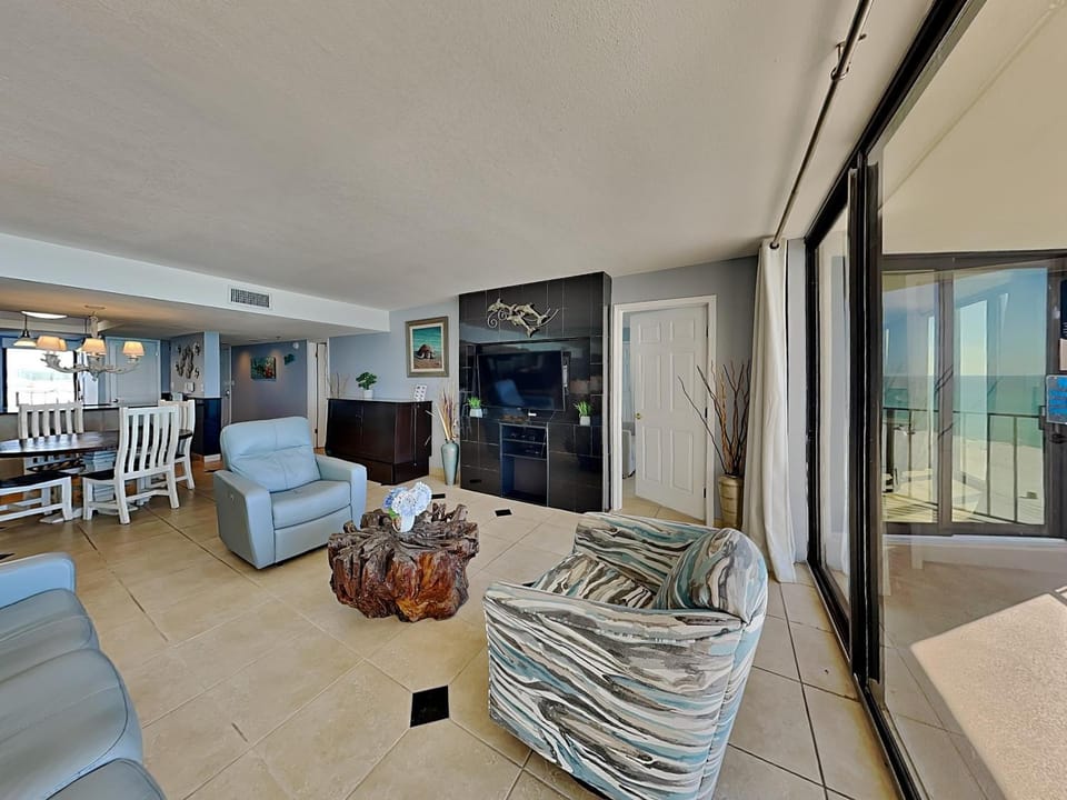 TV and multimedia, Balcony/Terrace, Living room, Seating area, Dining area, Sea view, air conditioner