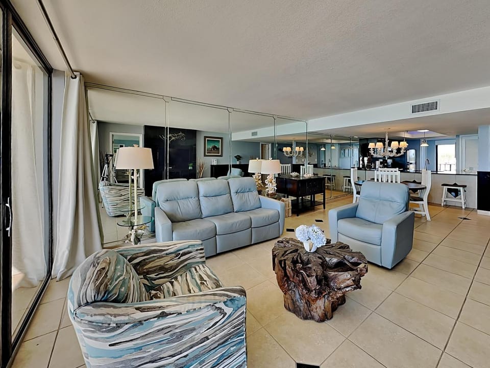 Living room, Seating area, Dining area, furniture, air conditioner