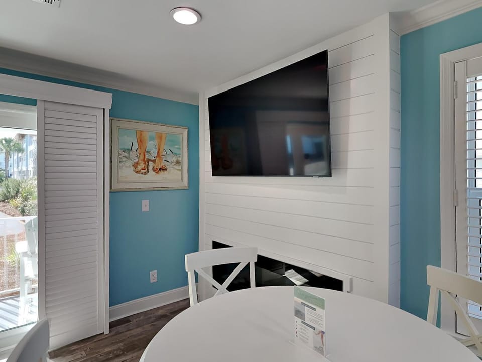 TV and multimedia, Seating area, Dining area, furniture