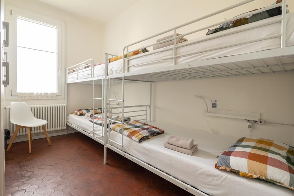 Photo of the whole room, Bedroom, bunk bed, towels