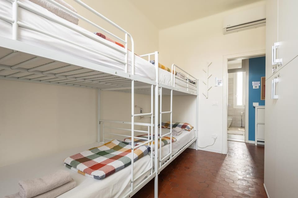 Photo of the whole room, Bedroom, bunk bed, wardrobe, air conditioner