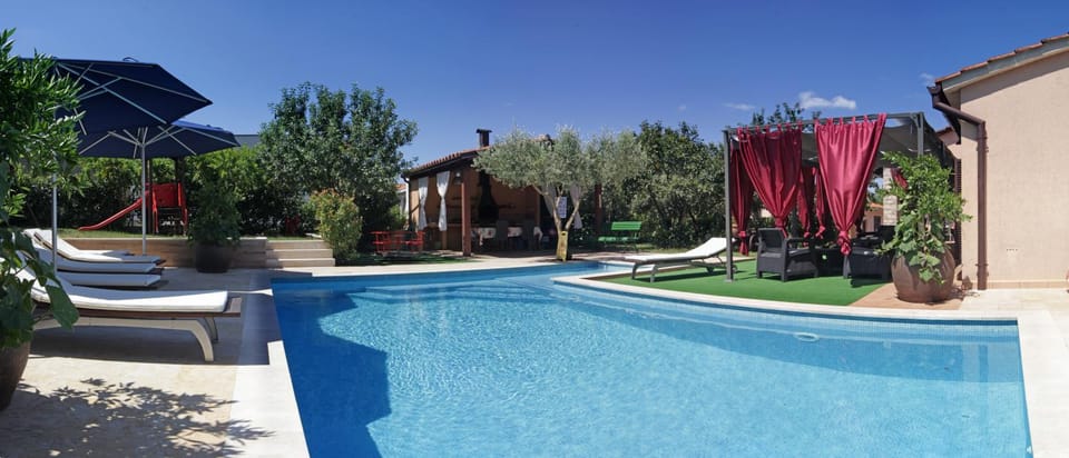 Swimming pool, Swimming pool