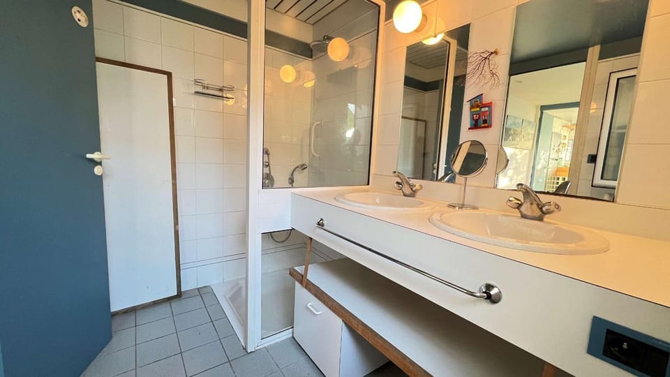 Shower, Bathroom, towels