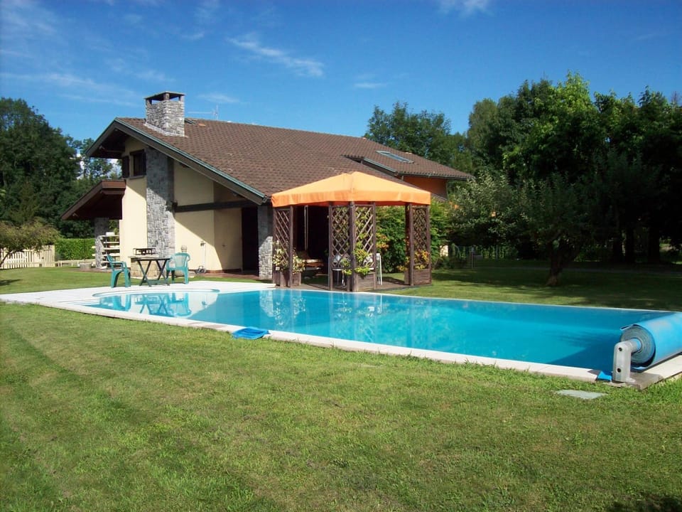 Patio, Garden, Swimming pool, sunbed