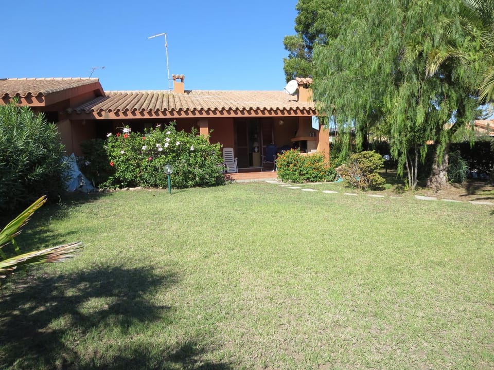 Facade/entrance, Garden