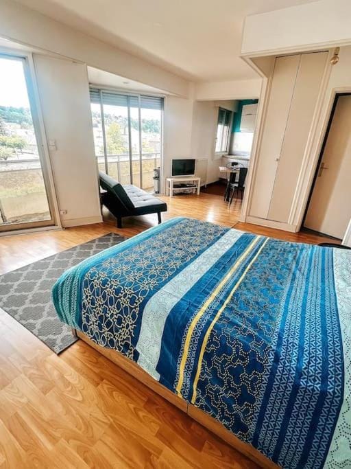 Bed, Photo of the whole room