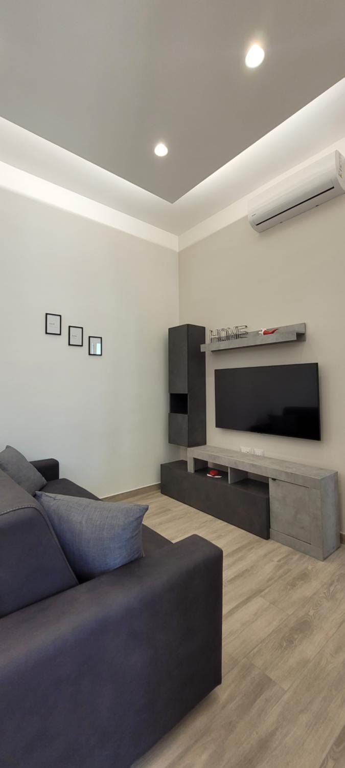 TV and multimedia, Living room, Seating area, Evening entertainment, air conditioner