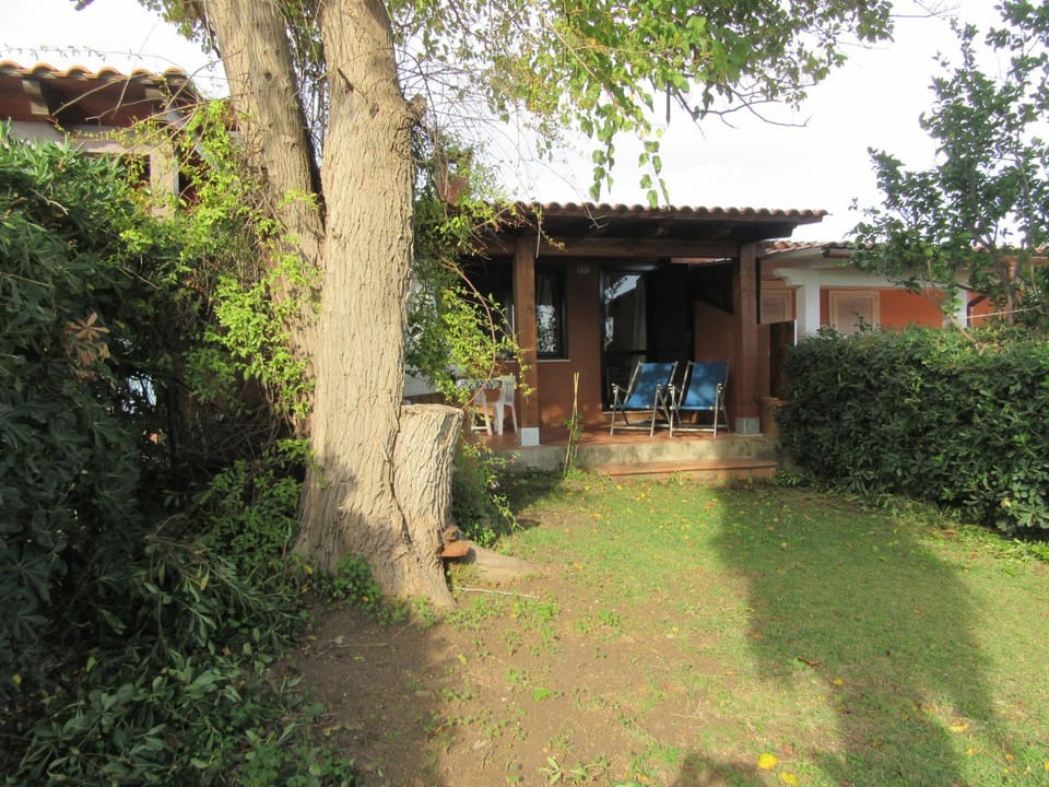Facade/entrance, Garden