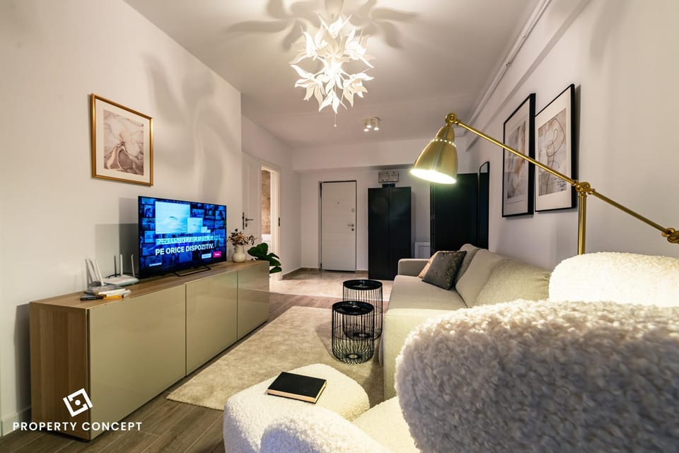Communal lounge/ TV room, TV and multimedia, Living room, Seating area, Evening entertainment