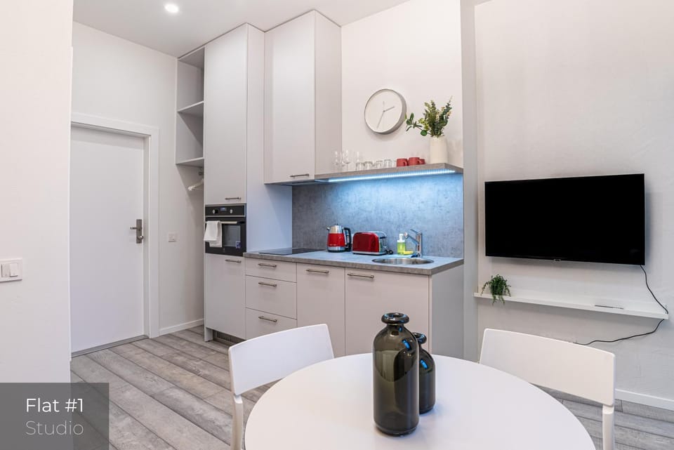 TV and multimedia, Coffee/tea facilities, Kitchen or kitchenette, Dining area, oven, pet friendly, stove, toaster