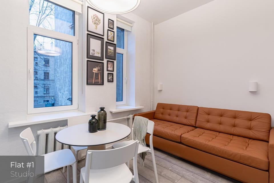 Bed, Dining area