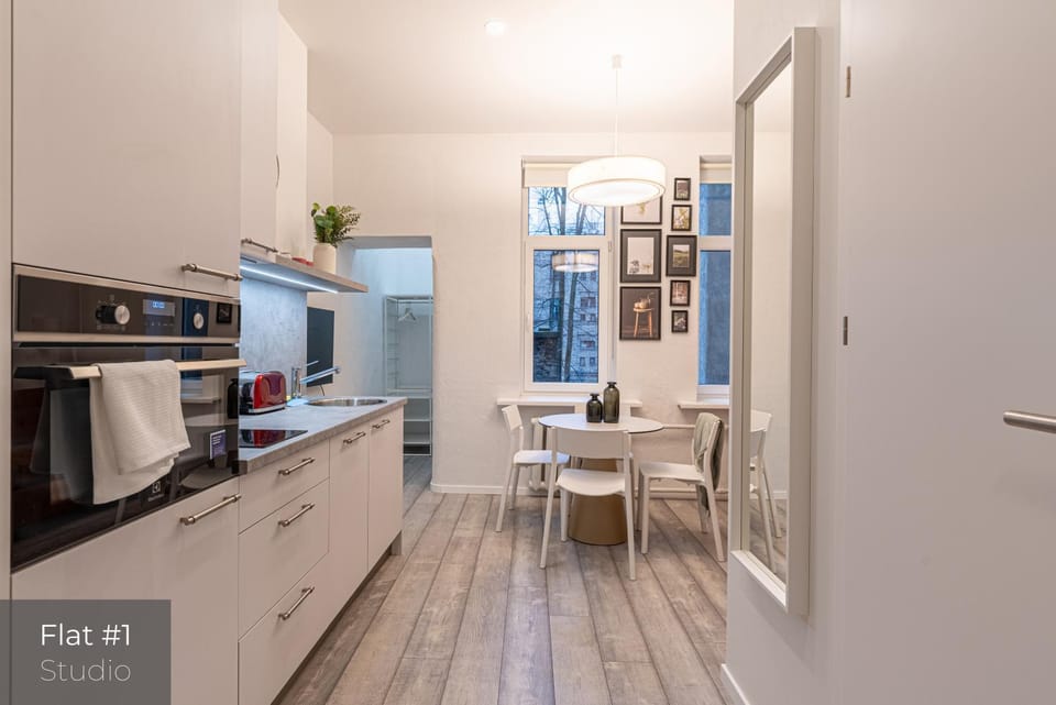 Kitchen or kitchenette, Dining area, dishwasher, oven, pet friendly, stove