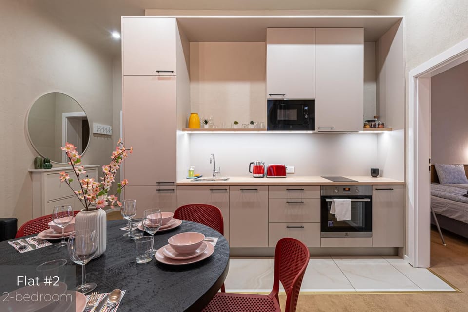 Coffee/tea facilities, Kitchen or kitchenette, Dining area, dishwasher, oven, pet friendly, stove, toaster