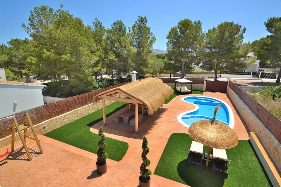Patio, Spring, Day, Garden, Garden view, Pool view, Swimming pool, sunbed