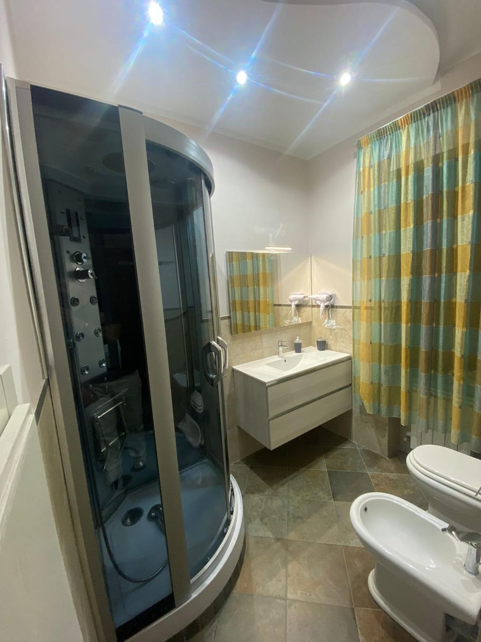 Shower, Toilet, Bathroom, bidet, towels