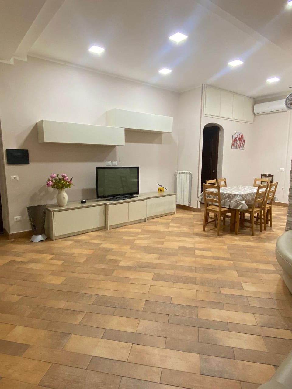 TV and multimedia, Living room, Dining area