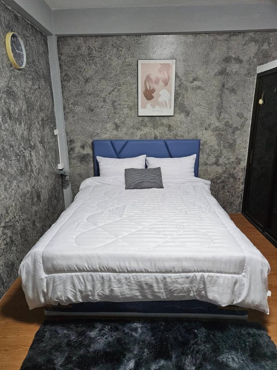 Bed, Photo of the whole room