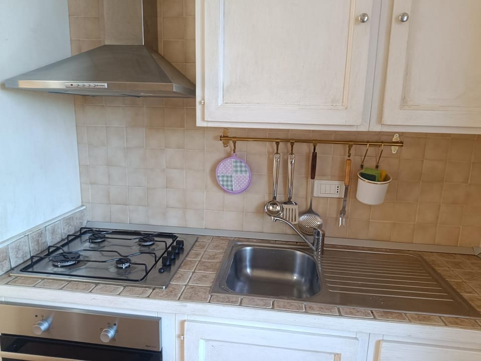 Kitchen or kitchenette, pet friendly, stove
