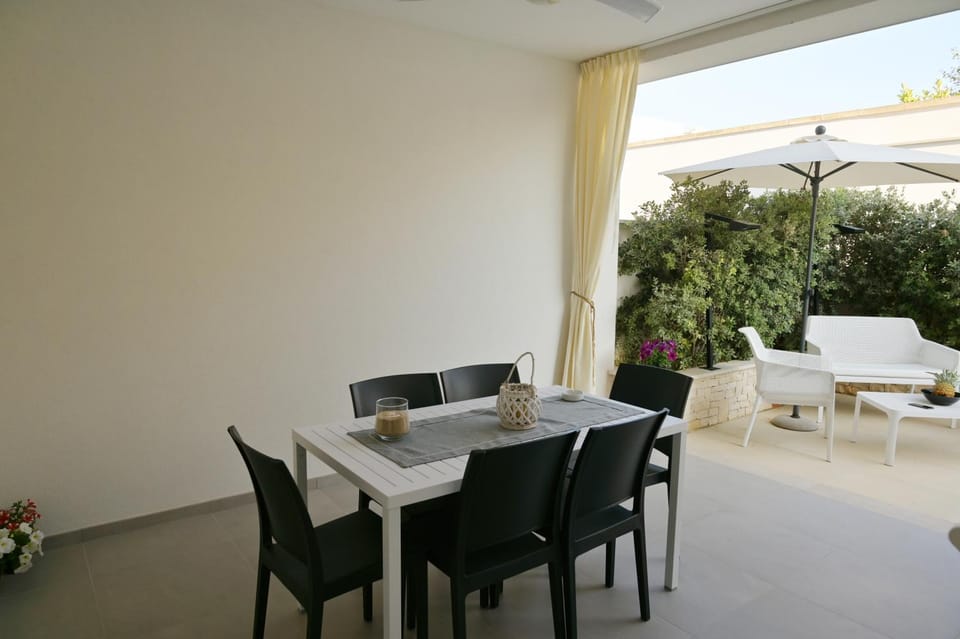 Dining area, Garden view