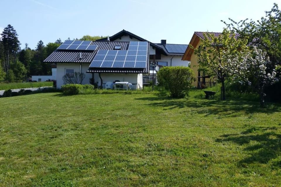 Property building, Garden, Garden, Balcony/Terrace
